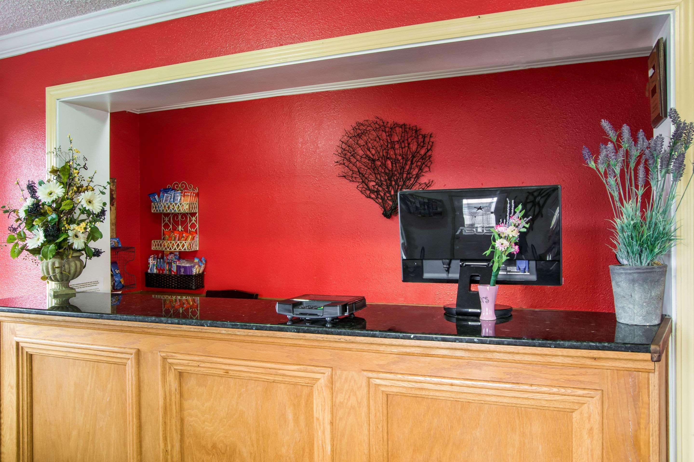 Econo Lodge Newport Exteriör bild