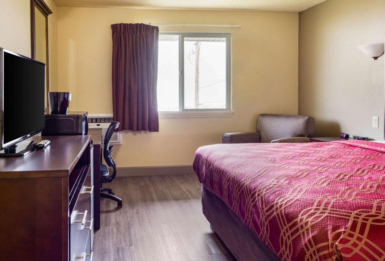 Econo Lodge Newport Exteriör bild